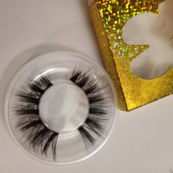 Eye lashes and I Envy blk lash glue - Picture 8 of 8